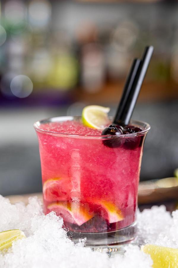 Theory Hotel Τυφλίδα Εξωτερικό φωτογραφία A blackberry bramble